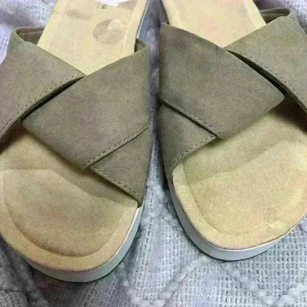 Koolaburra sandals shoes for women size 7 - Picture 10 of 11